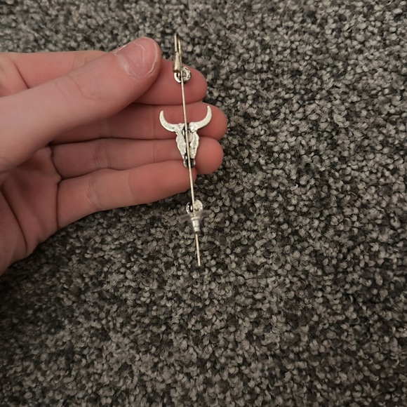 Cow earing over the top - Picture 2 of 3